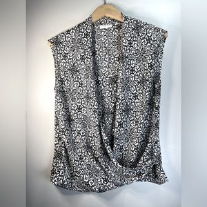 NEW YORK AND COMPANY Wrap Top in Black & White | Small